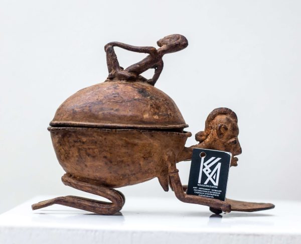 Boîte sculptée en bronze